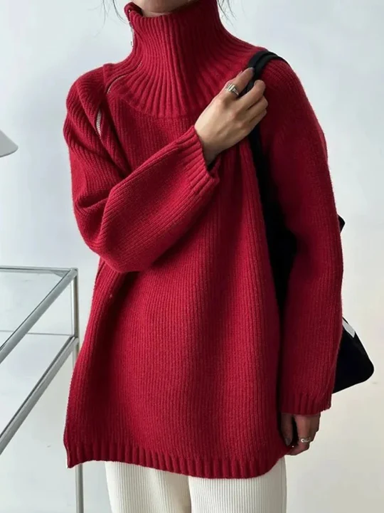 Roter Pullover mit hohem Ausschnitt aus einfarbigem Stoff